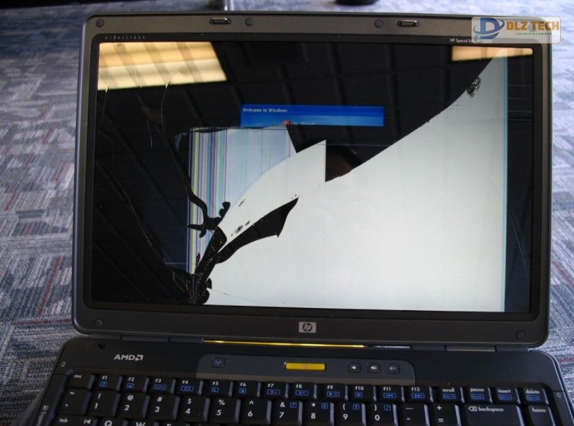 Dấu hiệu màn hình laptop bị ẩm