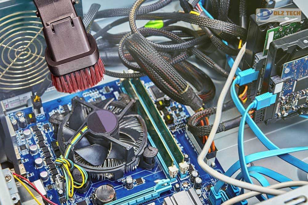 Nguy cơ kiến cắn khi dùng laptop