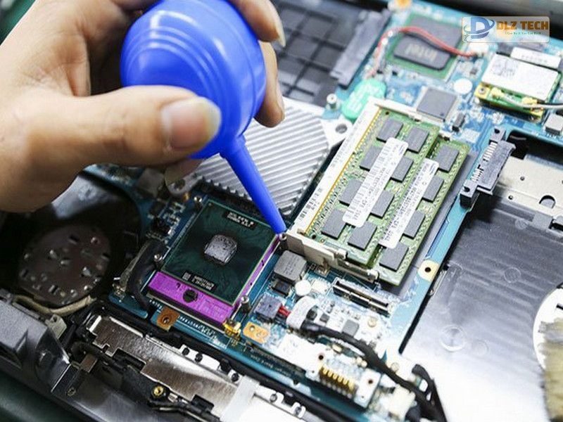 Vệ sinh laptop Dell thường xuyên giúp giảm nhiệt độ