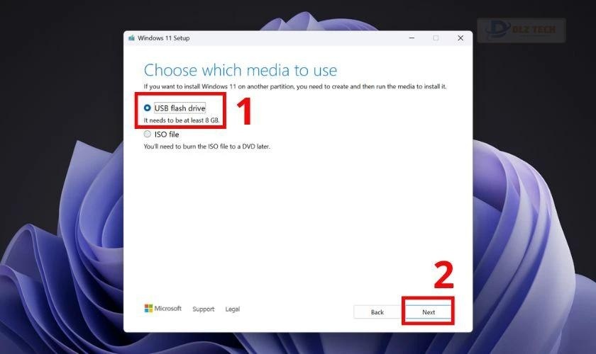 Chọn USB Flash Drive, nhấn Next và chọn USB