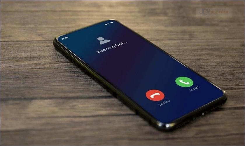Có cuộc gọi đến điện thoại khi bạn đang gọi qua Zalo không?