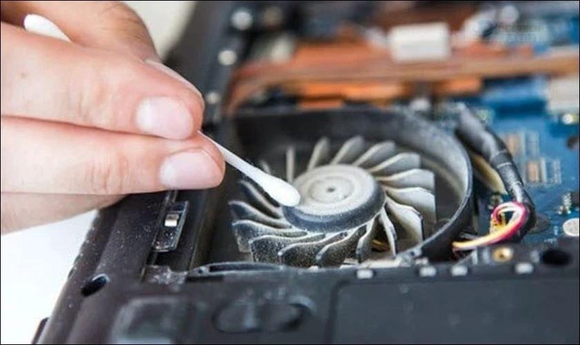 Vệ sinh laptop thường xuyên