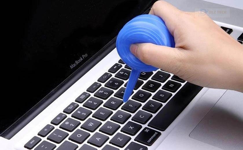 Vệ sinh Macbook khi loa macbook bị rè