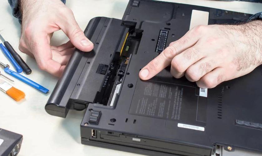 Laptop không khởi động được do lỗi pin