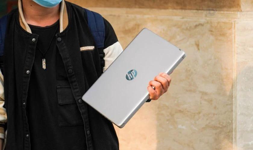 Nên mua laptop cũ cho sinh viên kỹ thuật