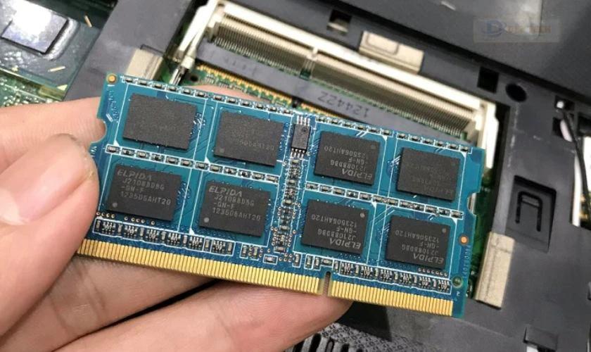 Laptop cho sinh viên kỹ thuật với RAM 8GB