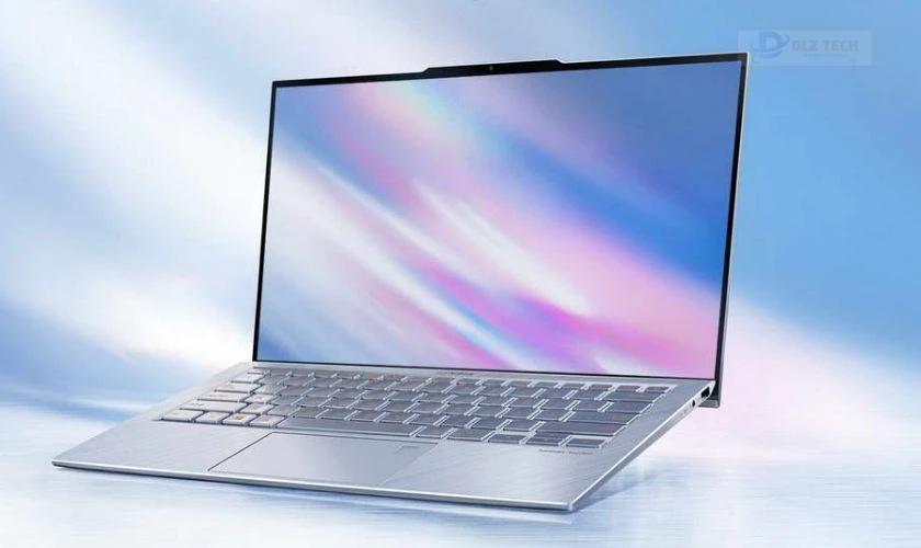 Màn hình laptop cho sinh viên sư phạm