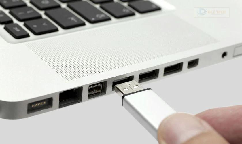 Cổng kết nối laptop cho sinh viên