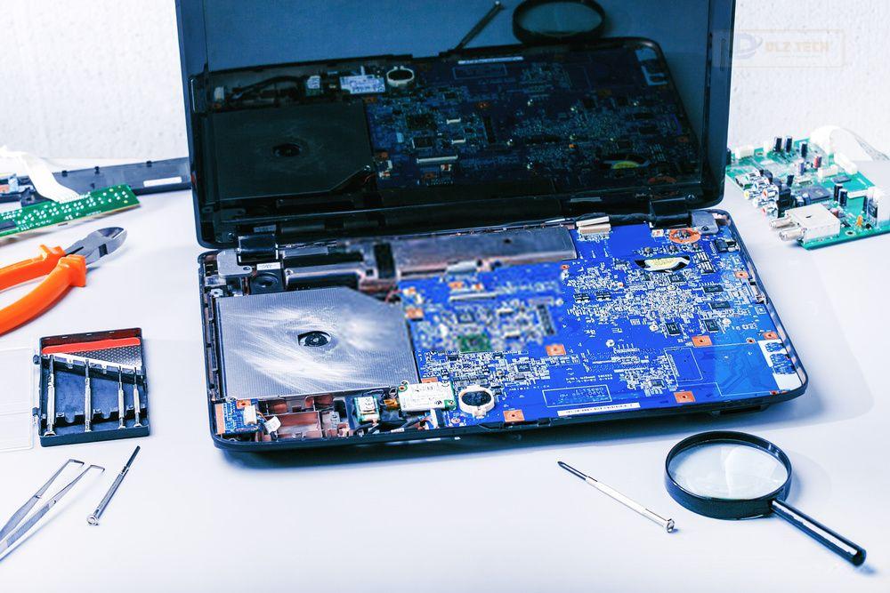 Đem laptop Dell đến nơi sửa chữa uy tín để xử lý lỗi đèn vàng bị nháy liên tục