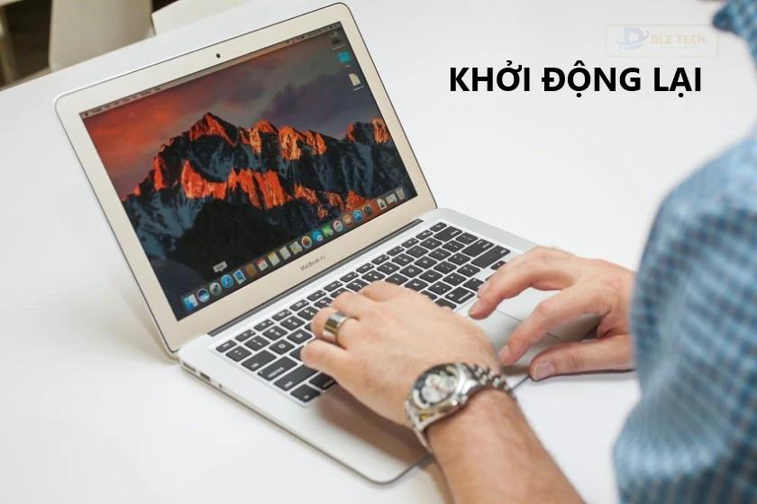 Khởi động lại thiết bị để khắc phục tình trạng treo máy