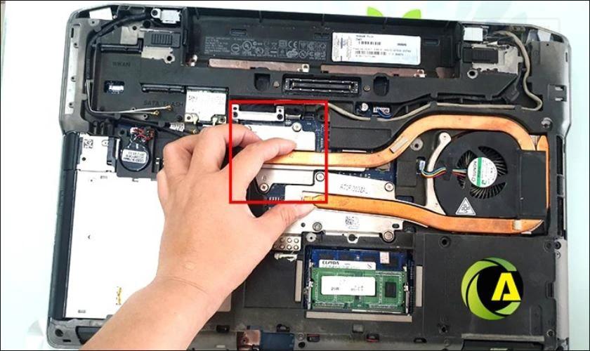 Card màn hình bị lỗi dẫn đến màn hình laptop bị giật