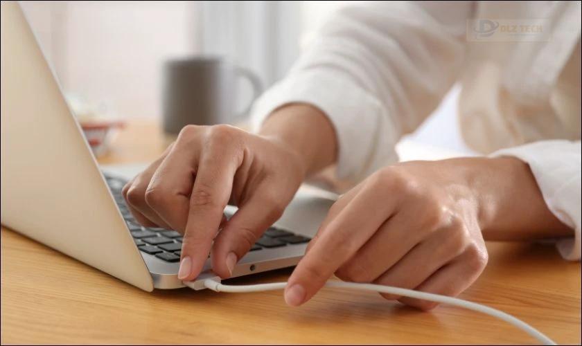 Dành cho những bạn hiểu biết và có đồ vệ sinh laptop chuyên dụng