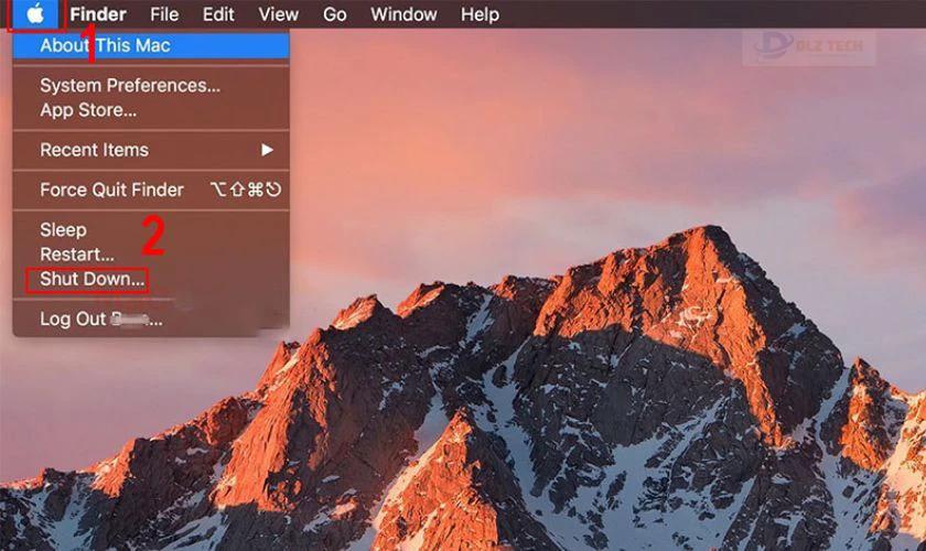 Mở menu Apple và chọn Shutdown để tắt máy