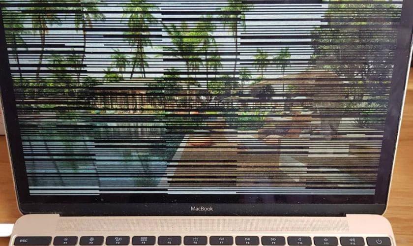 Màn hình MacBook bị sọc do lỗi kết nối giữa màn hình và Screen Card