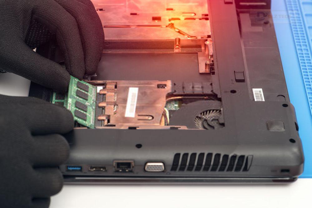 Bụi tích tụ giảm khả năng làm mát laptop.