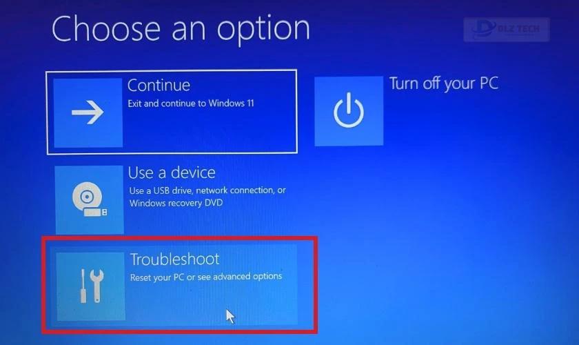 Chọn Troubleshoot để reset lại máy tính Windows 11