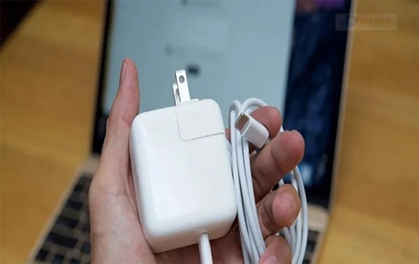 Cách khắc phục dây sạc Macbook không sáng đèn