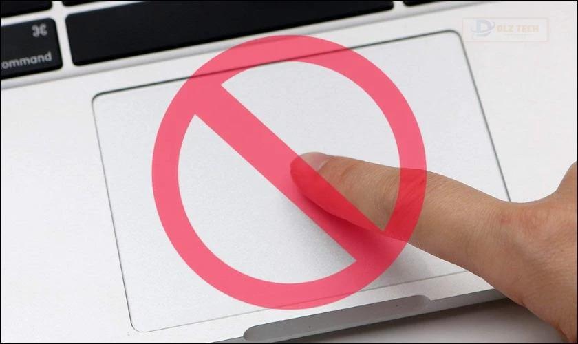 Tại sao touchpad không thể dùng để di chuyển và click?