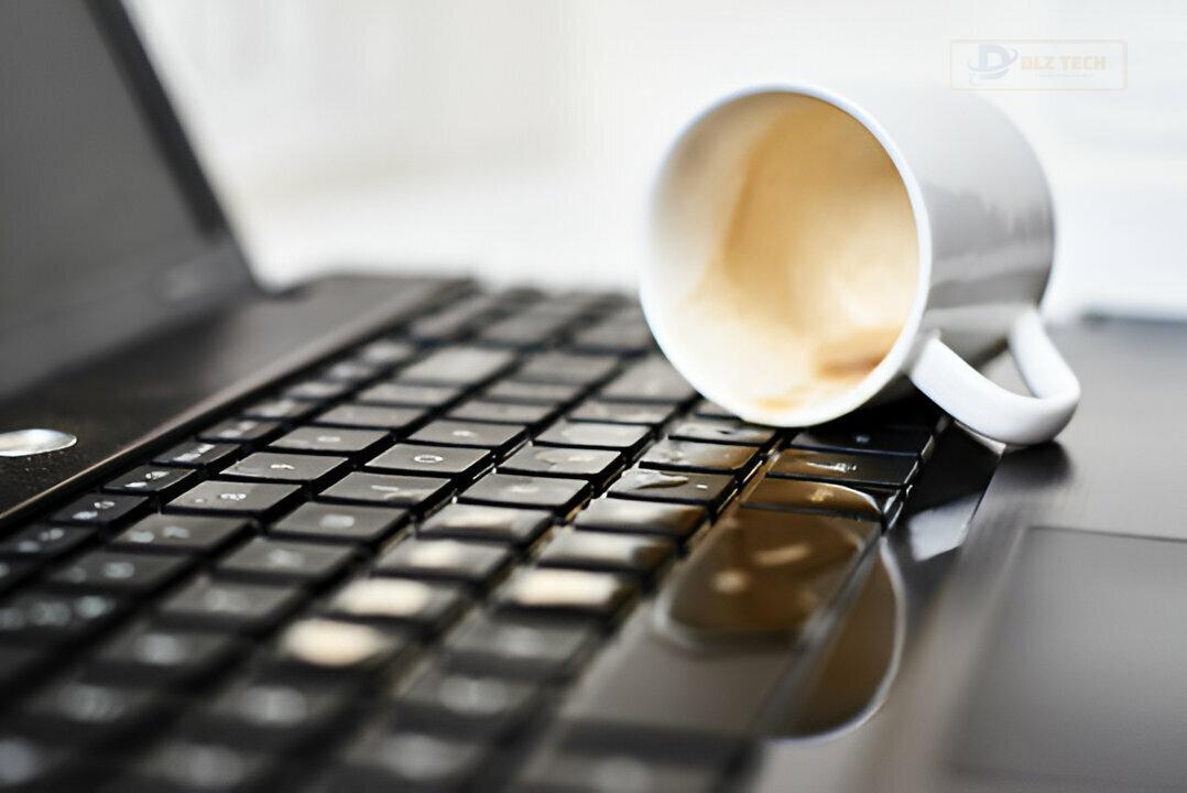 Hình 2: Khách hàng cần thay main laptop đến Dlz Tech Quận 10