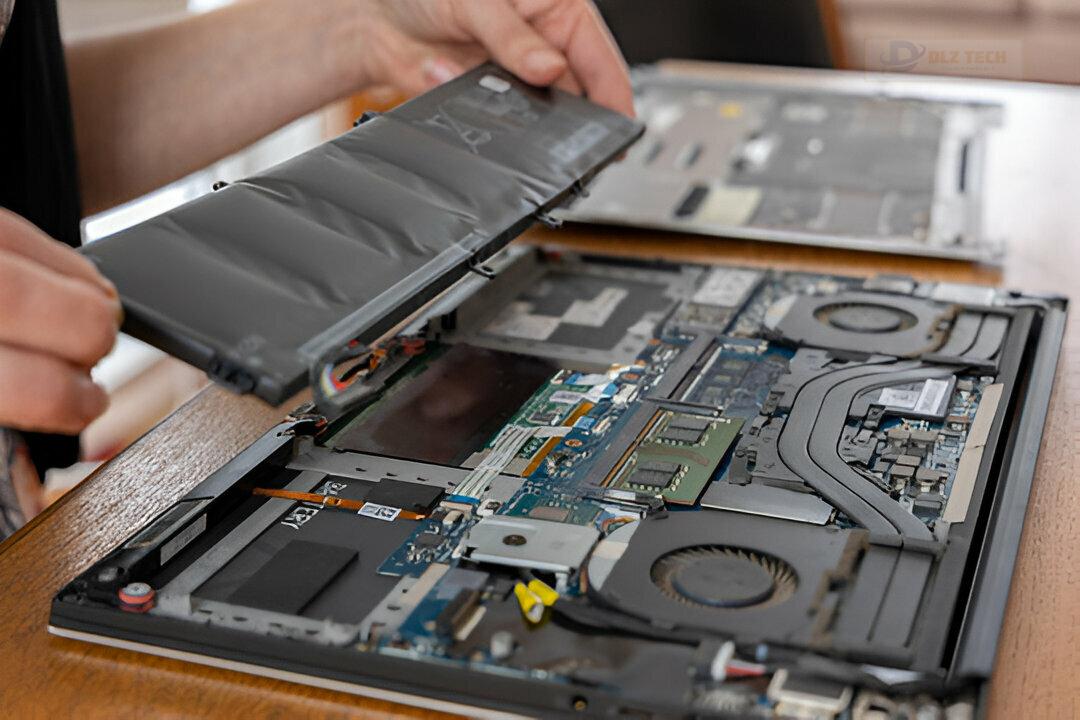 Khách hàng trải nghiệm dịch vụ sửa chữa laptop tại Dlz Tech