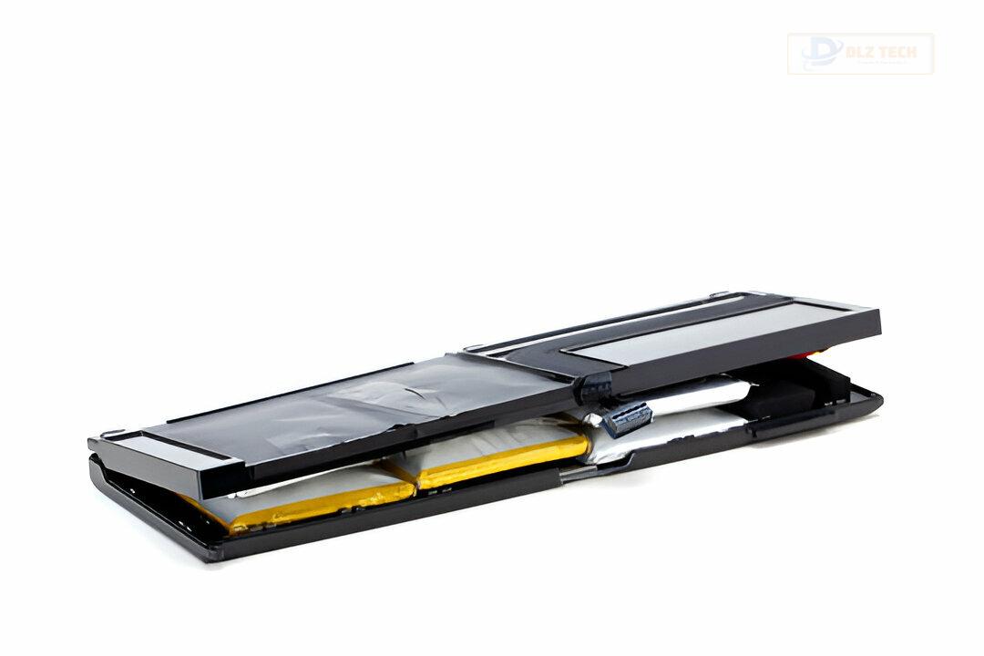 Nhân viên Dlz Tech tư vấn dịch vụ cho khách hàng