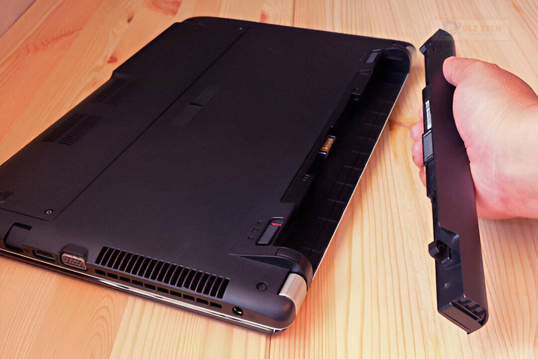 Kỹ thuật viên tại cửa hàng Dlz Tech quận Long Biên