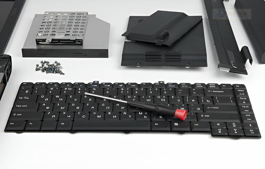 Khách hàng tại cửa hàng Dlz Tech quận 10
