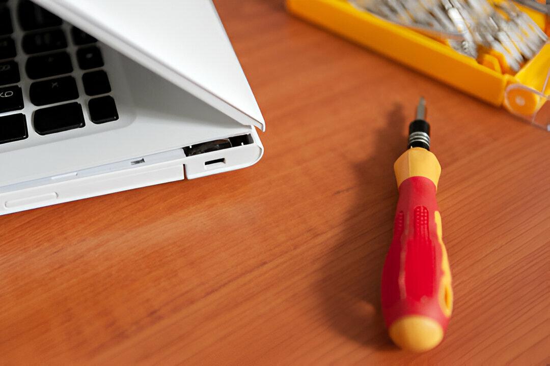 Hình 1: Chi nhánh Dlz Tech tại quận Bình Tân cung cấp dịch vụ thay vỏ laptop chất lượng.