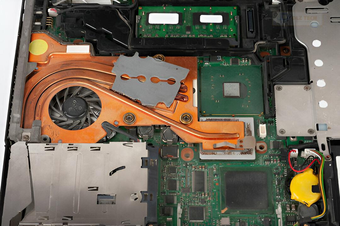 Khách hàng tại cửa hàng Dlz Tech Đống Đa