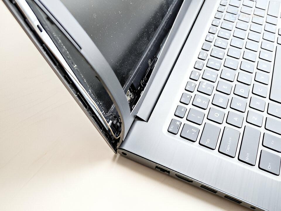 Vì sao nên thay vỏ laptop tại Dlz Tech Tân Bình