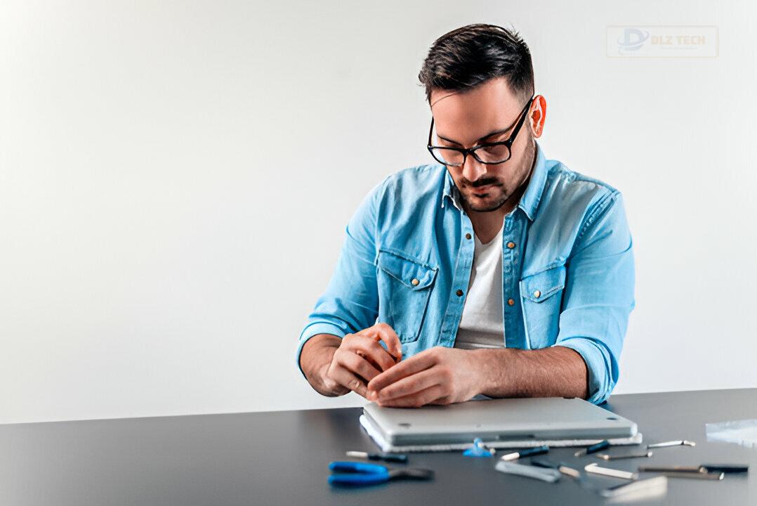 Khách hàng tại cửa hàng Dlz Tech quận Thủ Đức