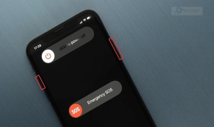 Khởi động lại iPhone khắc phục nhanh lỗi bàn phím trên điện thoại