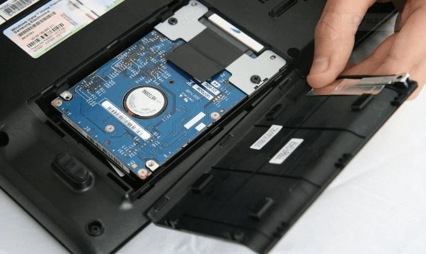 Ổ SSD gặp sự cố hoặc hỏng khiến BIOS nhận ổ cứng nhưng không vào được Windows