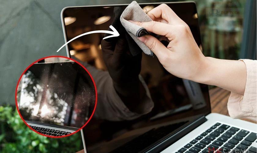 Tại sao phải biết cách lau màn hình máy tính?