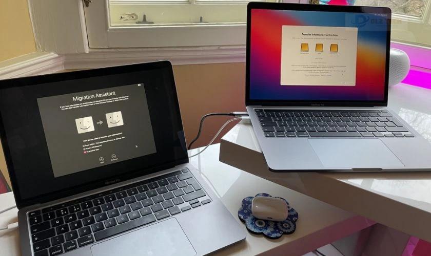 Kết nối 2 MacBook bằng một dây cáp phù hợp