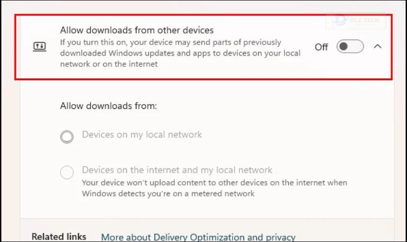Gạt trái Allow downloads from other PCs sang Off