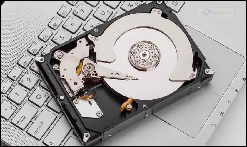 Tại sao cần khôi phục quyền truy cập ổ cứng trên Win 10?