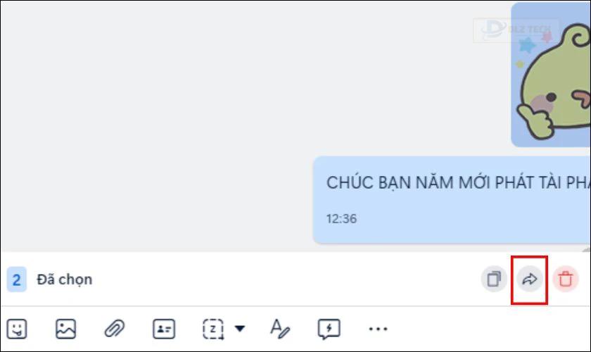 Click chọn vào những tin nhắn bạn muốn gửi đi và nhấn vào biểu tượng Chia sẻ