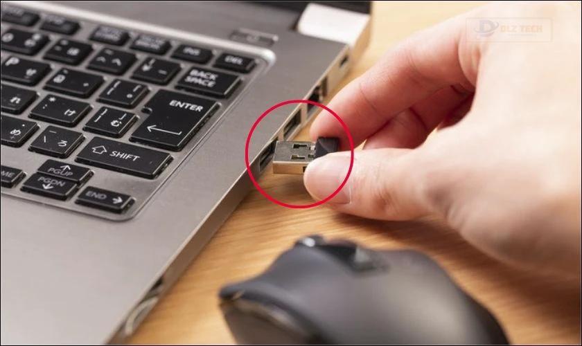 Kiểm tra đầu thu tín hiệu của chuột trên thiết bị khác