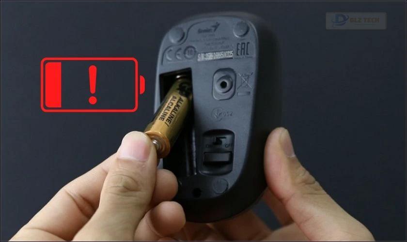 Hết pin hoặc lắp pin sai cách