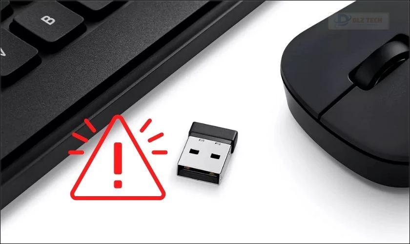 Đầu thu Bluetooth bị lỗi khiến chuột không dây không sáng đèn