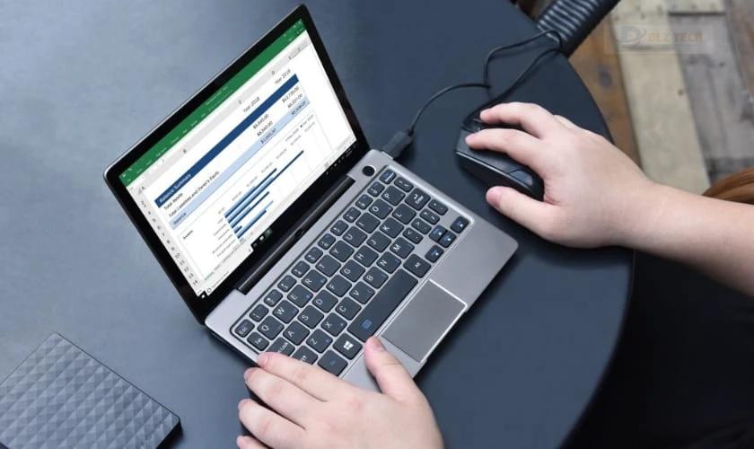 Tại sao chúng ta thường cắm sạc laptop liên tục dù pin đã đầy