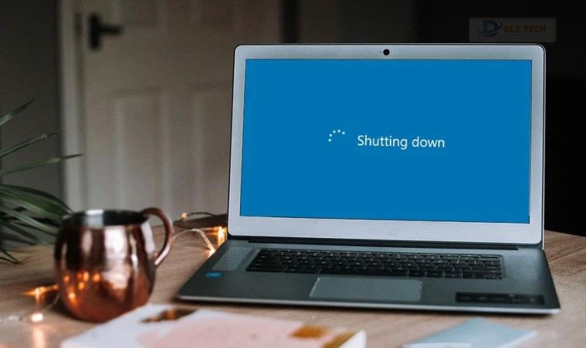 Tắt hẳn laptop khi sạc pin