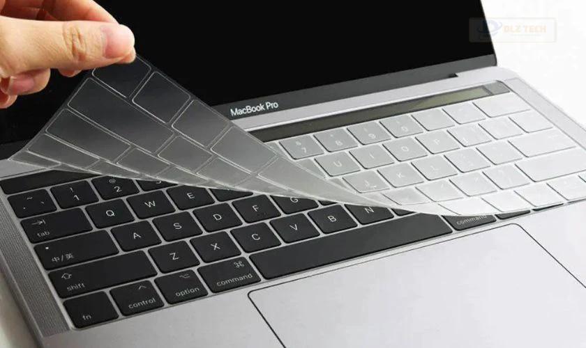 Miếng phủ bàn phím MacBook là gì?