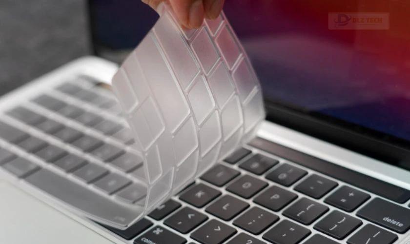 Có nên dùng phủ phím TPU hay Silicon?