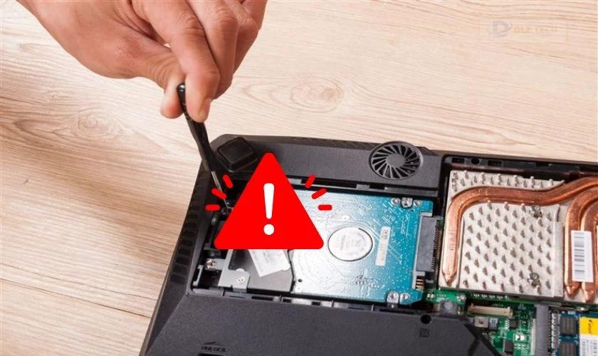 Đưa máy đến trung tâm sửa chữa uy tín khi cần kiểm tra ổ cứng