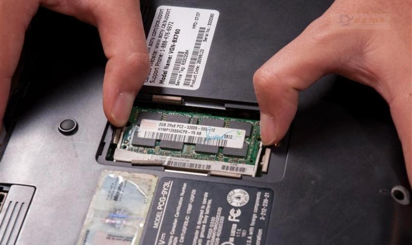 Đặc điểm của bộ nhớ DRAM là gì
