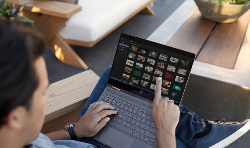 Có nên mua laptop màn hình cảm ứng?