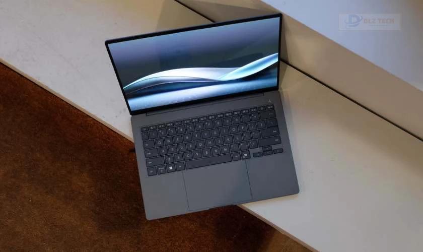 Laptop nhẹ nhất thế giới 2025