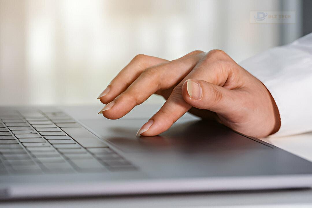 Mang laptop đến trung tâm uy tín kiểm tra sửa chữa